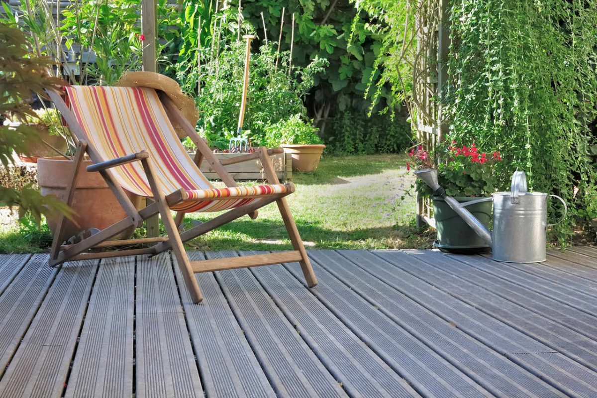 Decking, carpet or tiles. What to choose for a terrace?